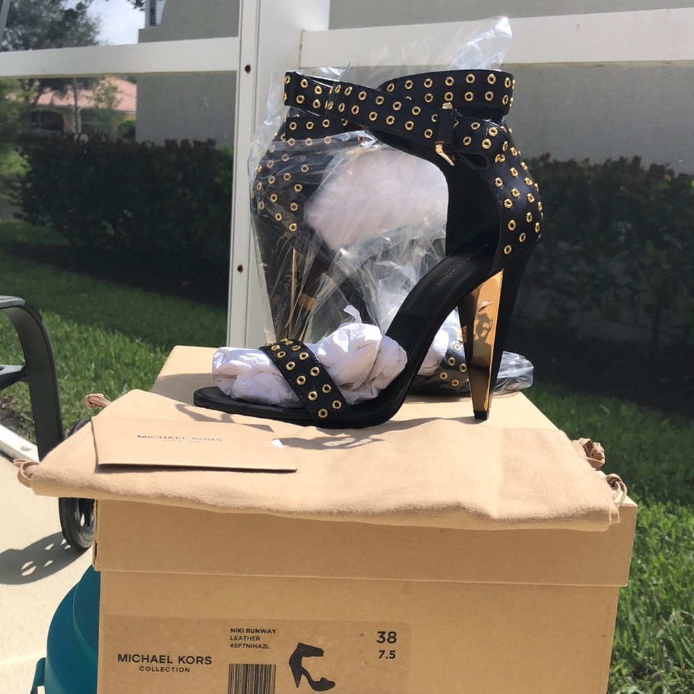 Michael Kors Collection Sexy Niki Runaway